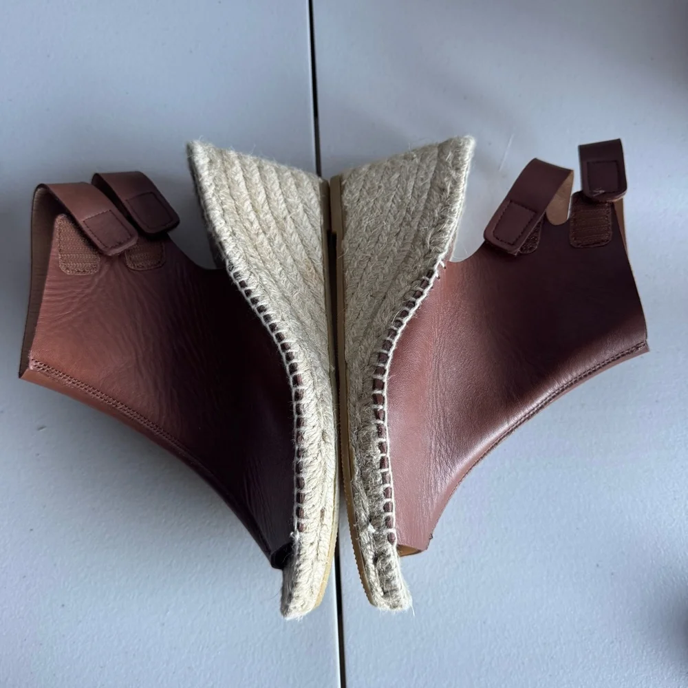 Bettye Muller Espadrille Sandals Size 38 Brown